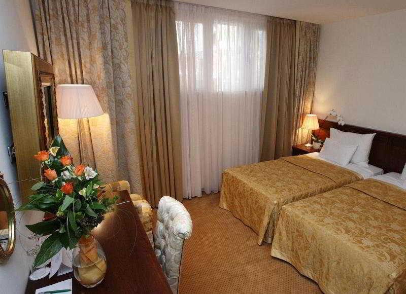 Globo Hotel 4*